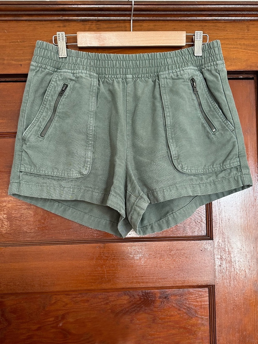 Aerie Sage Cotton Lyocell Blend Cargo Shorts Size Medium Utility Zipper Pockets